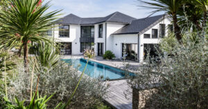 Maison contemporaine avec piscine dans le Morbihan